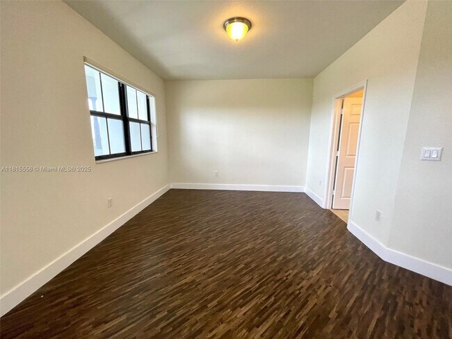 Building Photo - 10600 NW 88th St
