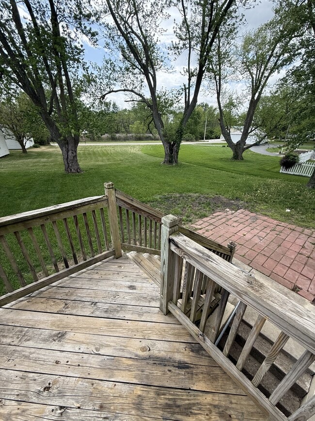 Building Photo - 306 W 2nd St N