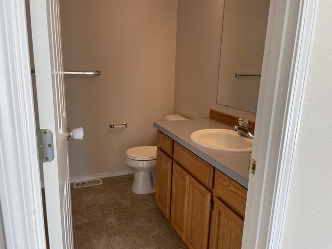 Hall bath - 7345 Parkplace Dr NE