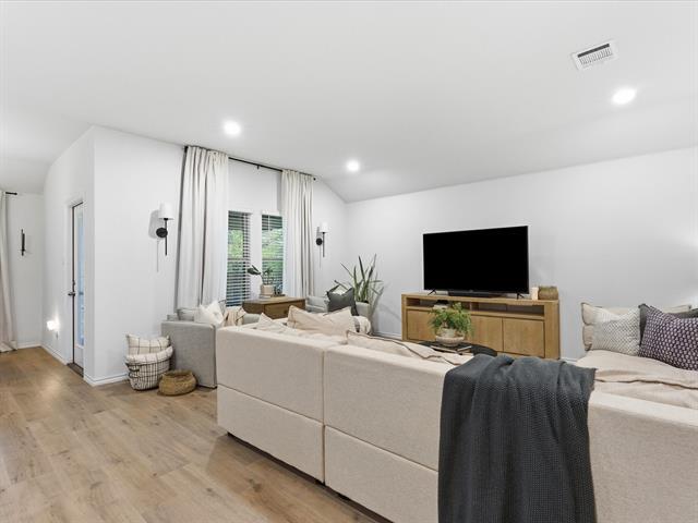 Building Photo - 11120 E Chase Ln