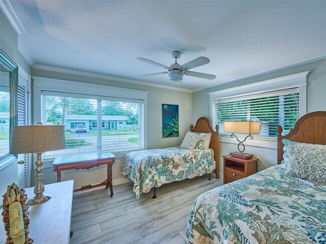 Building Photo - 3220 Oleander Way