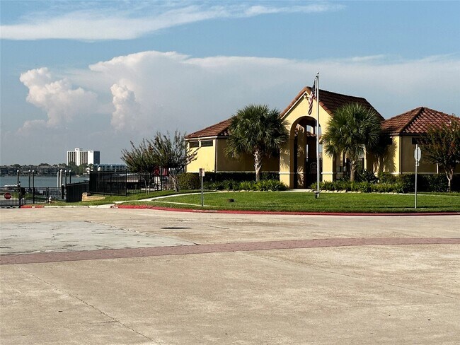 Building Photo - 617 Constellation Blvd