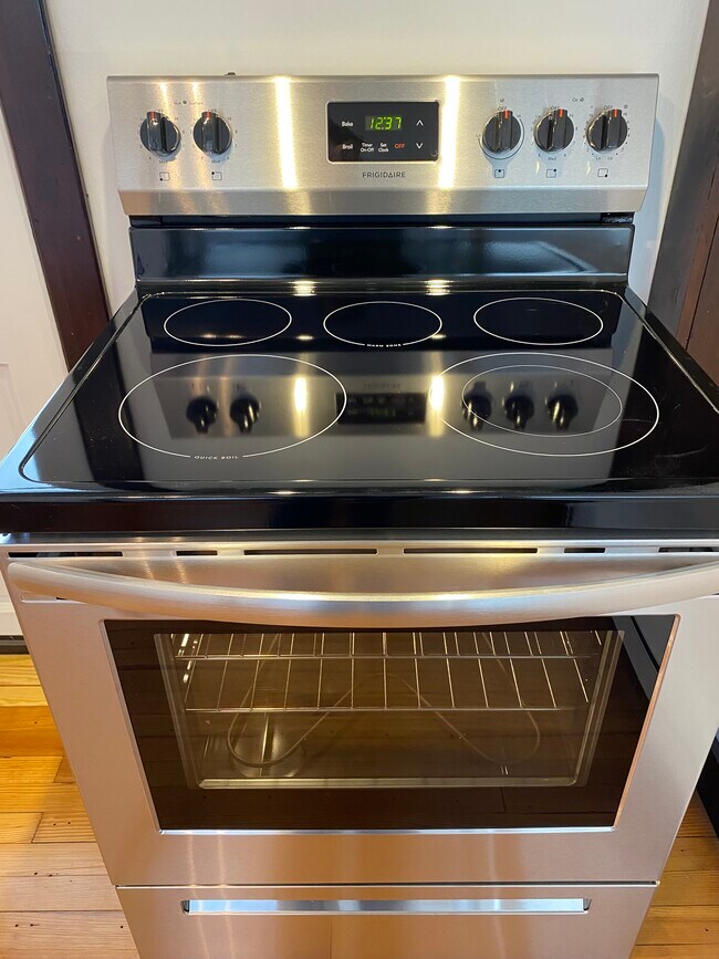 Building Photo - 54 Bridge St