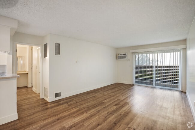 2BR, 2BA-1,075 SF - El Dorado Apartments