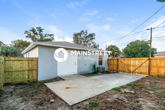 Building Photo - 3 Bedroom Pet-Friendly Home in St Petersburg, FL with Main Street Renewal