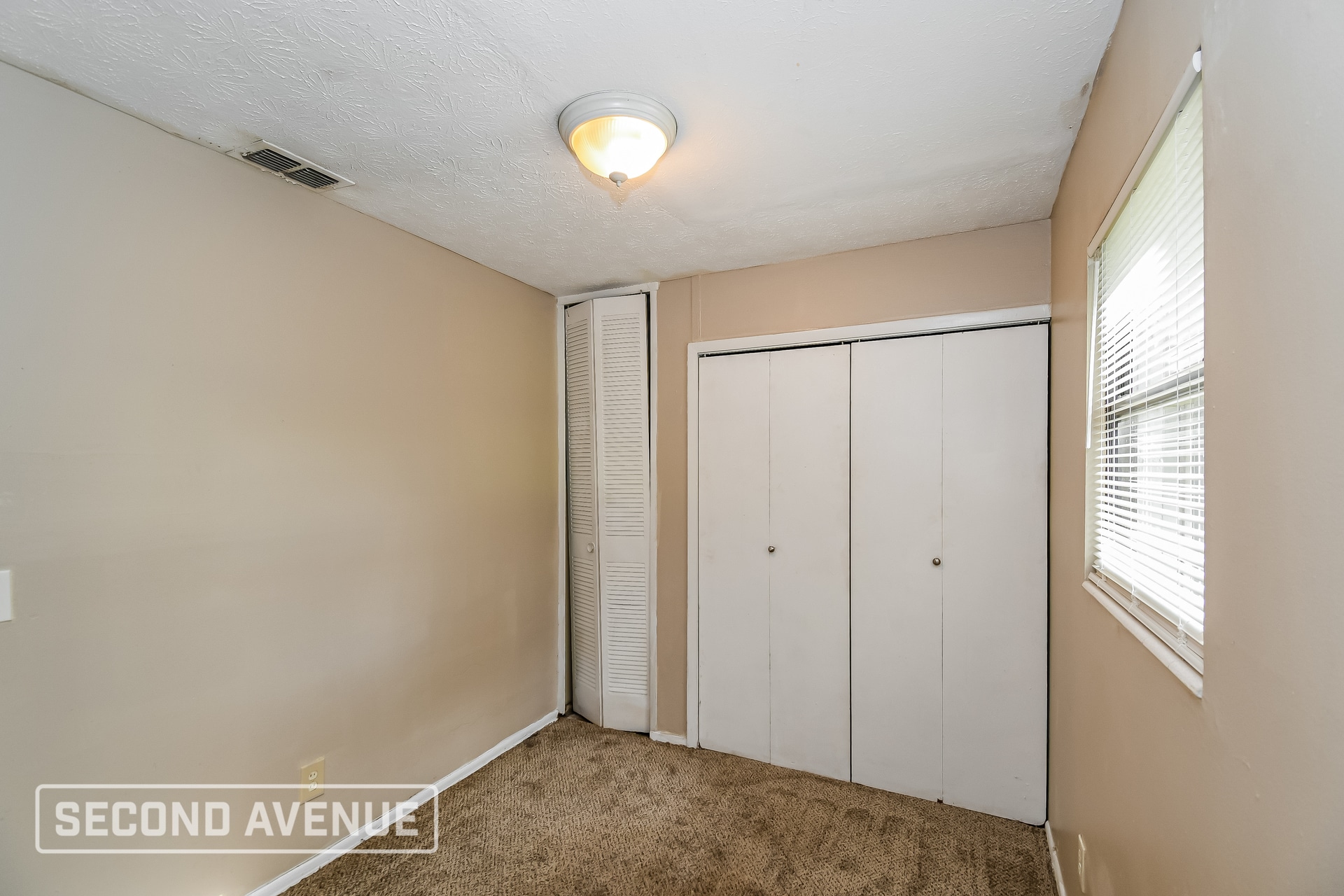 Building Photo - 2318 Looking Glass Ln