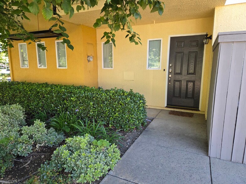 Building Photo - 10938 Tower Park Dr