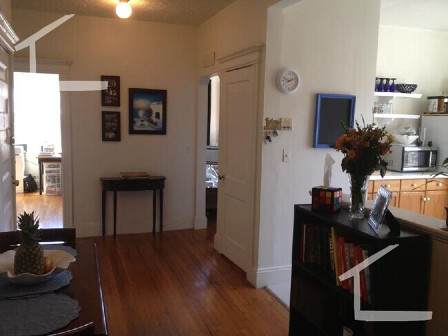 Building Photo - No Brokers fee, Ho Security Deposit, heat,...