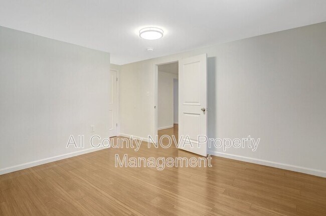 Building Photo - 3353 Ardley Ct