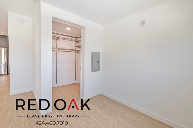 Building Photo - 11405 Chandler Blvd