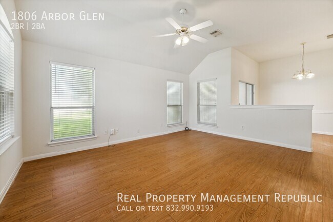 Building Photo - 1806 Arbor Glen