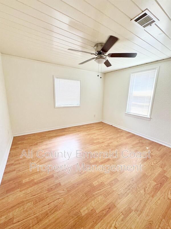 Building Photo - 733 Beach Dr