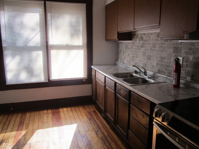 Building Photo - 3211 N Park Ave
