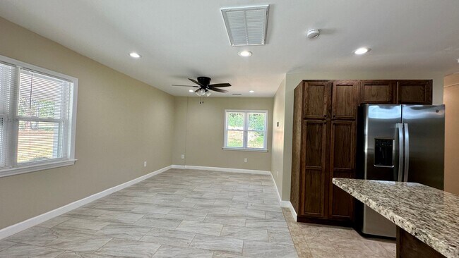 Building Photo - 1006 S Welcome Rd