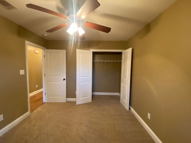 Building Photo - 4301 Kenilworth Cir