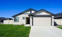 Building Photo - New to the market 3 bedroom 2 bath home.