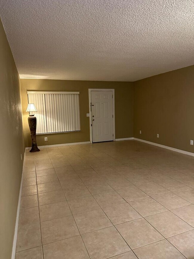Building Photo - 605 Northlake Blvd