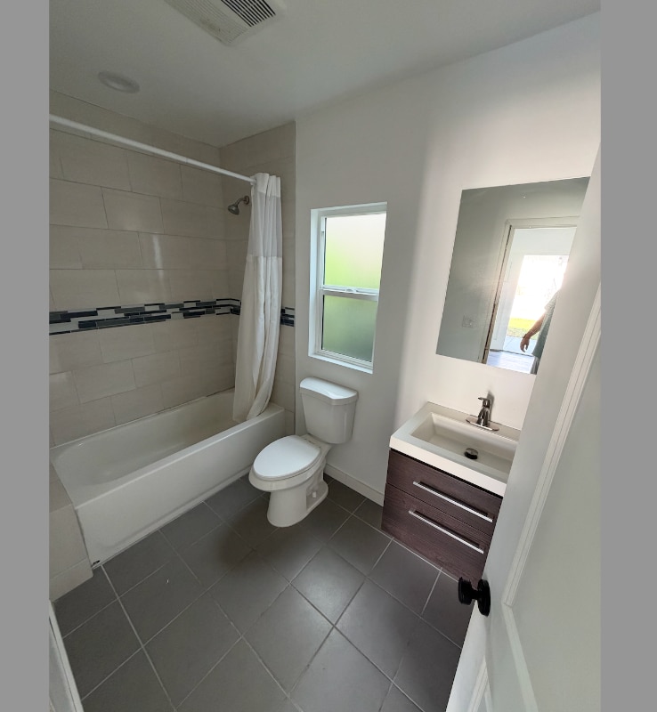 Building Photo - 316 W 54th St