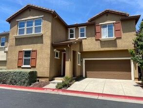 Building Photo - Folsom 4 bdrm, 3 bath near Folsom HS