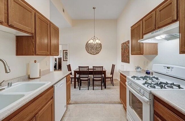 Building Photo - SOUTHWEST - SUNSET CLIFFS