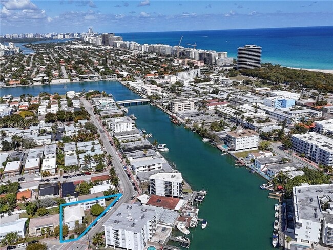 Building Photo - 8100 Crespi Blvd