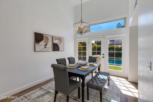 Building Photo - 2119 E New Bedford Dr