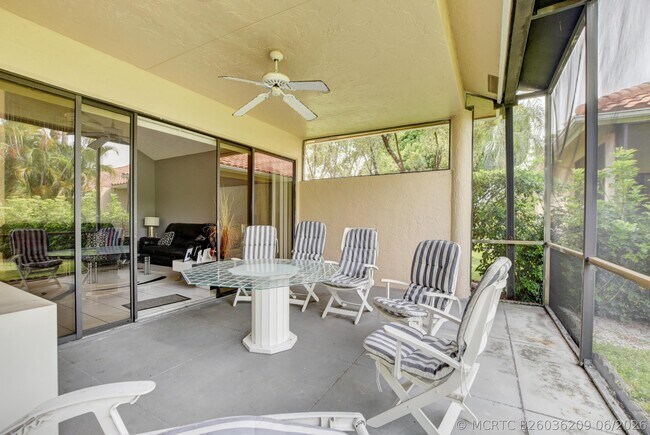 Building Photo - 22667 Meridiana Dr