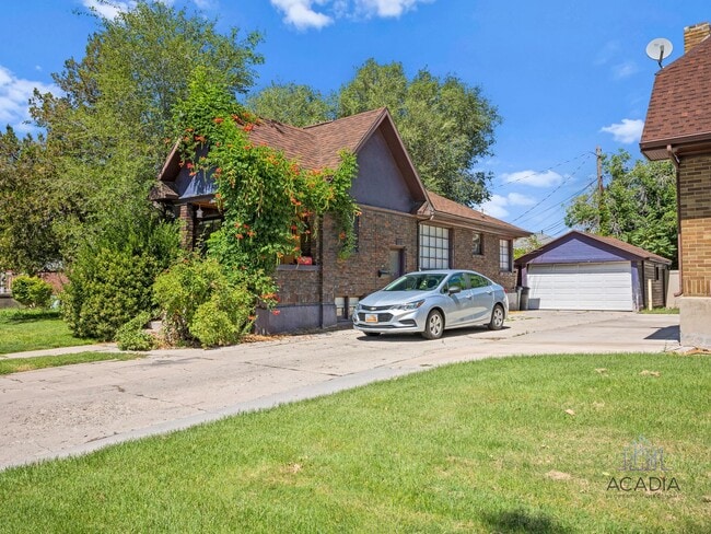 Building Photo - 127 E 600 N