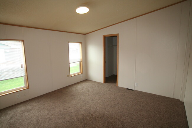 Building Photo - 3 Bed 2 Bed Module home in Babcock Vista