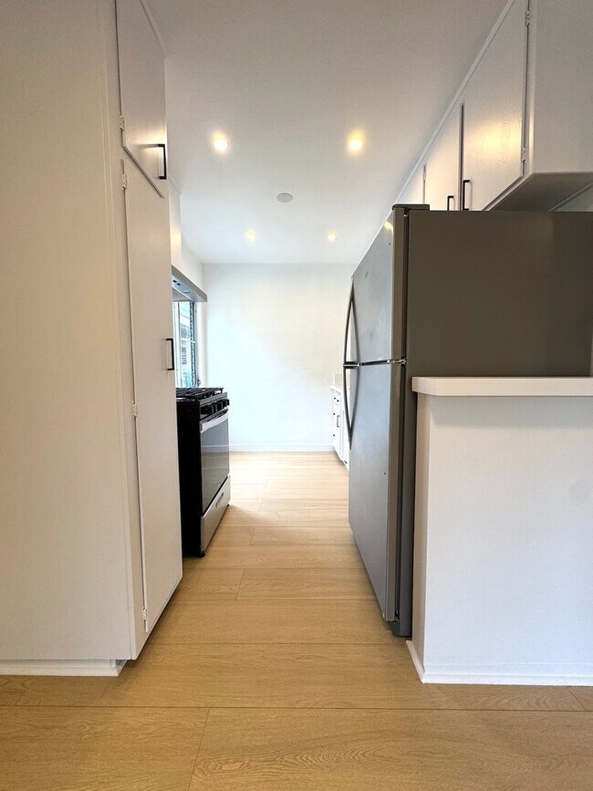 Building Photo - Top Floor Newly Gut Renovated 2-Bedroom in Prime West Hollywood Location