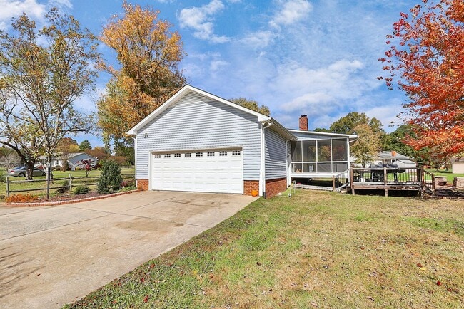 Building Photo - 4227 Deerfield Dr