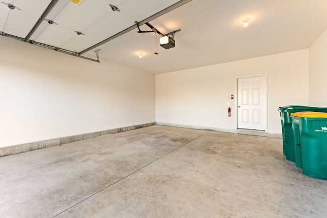 Building Photo - 302 Millbridge Dr