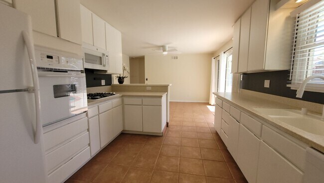 Building Photo - Stunning remodel in ideal location!