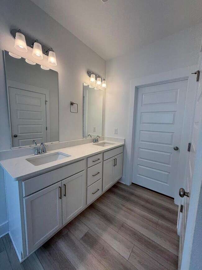 Building Photo - 210 Lyla Ln