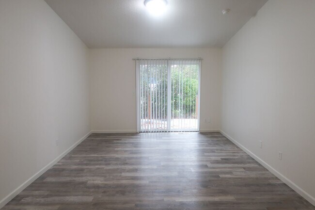 Building Photo - Fontana Duplexes