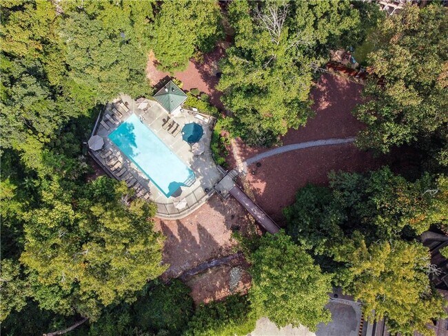 Building Photo - 3235 Roswell Rd NE