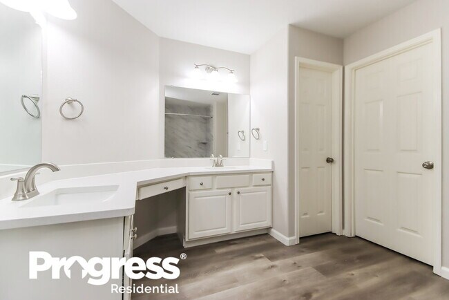 Building Photo - 910 Taylor Ridge Dr