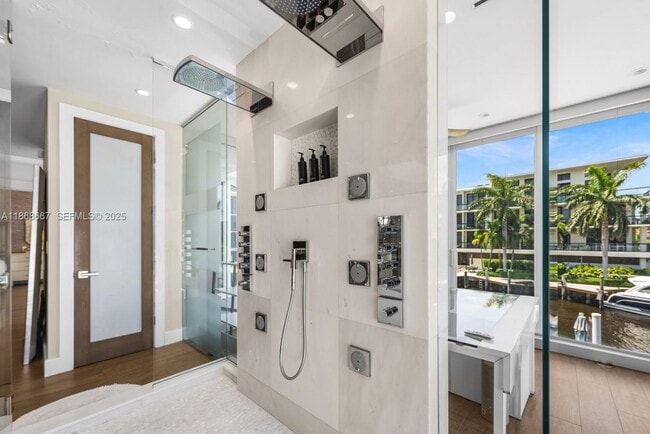 Building Photo - 1319 Seminole Dr