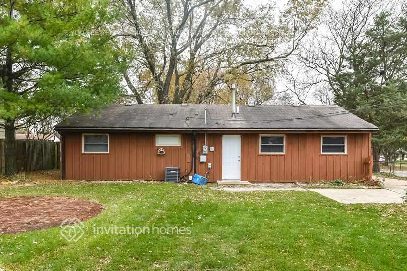 Building Photo - 141 Queenswood Rd