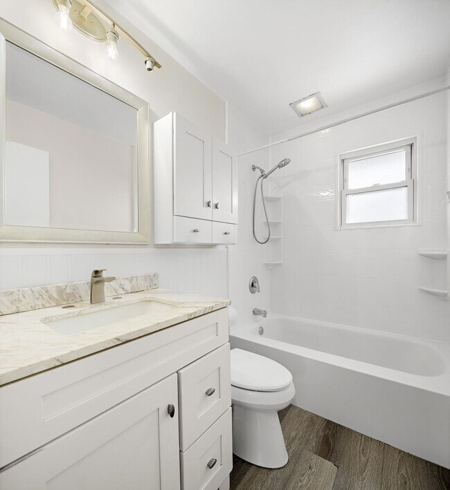 Building Photo - 689 9th St