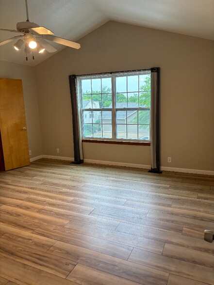 Building Photo - 4918 Stoneback Dr
