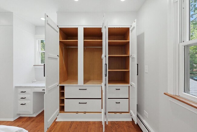 Building Photo - 317 E Forest Ln