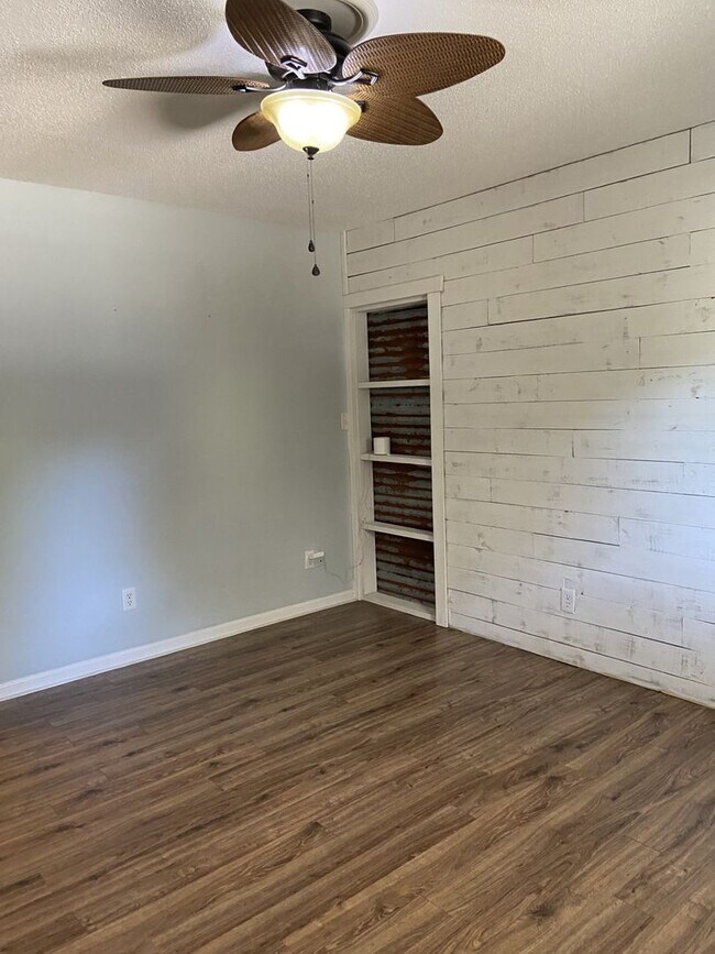 Building Photo - Beautiful home in Emerald Isle.