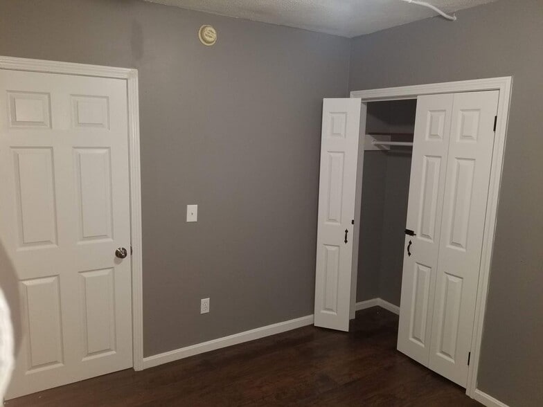 Building Photo - 897 Branch Ave