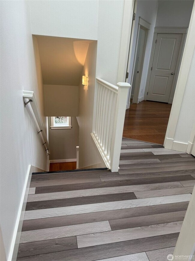 Building Photo - 3bd/2ba Seattle Townhome