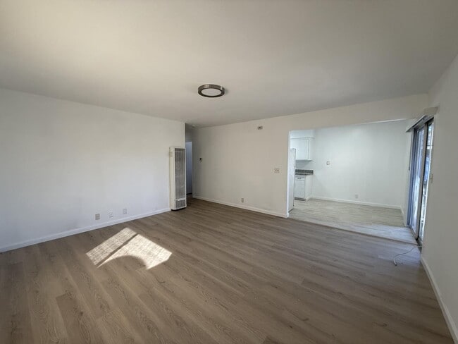 Building Photo - 861 Burbank Dr