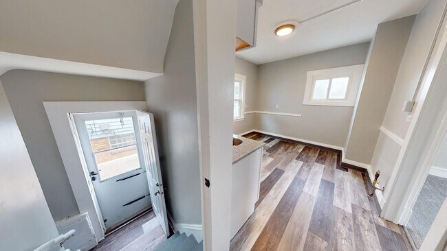 Building Photo - Old Brooklyn Area - 3 Bedroom Single Famil...