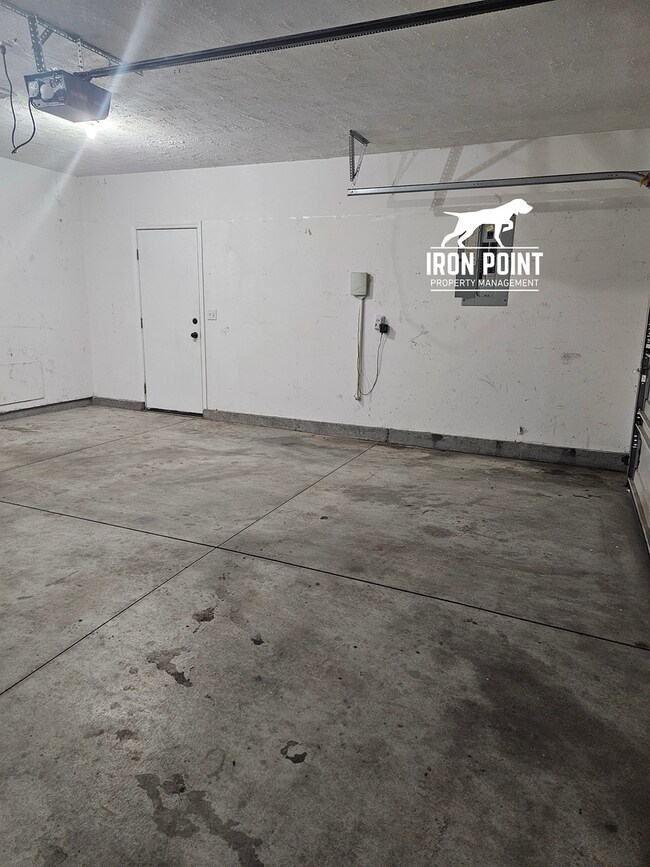 Building Photo - Candlestick Park Sub-3bed/2bath w/2 car ga...