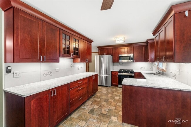 Building Photo - 920 Fairfax Ct