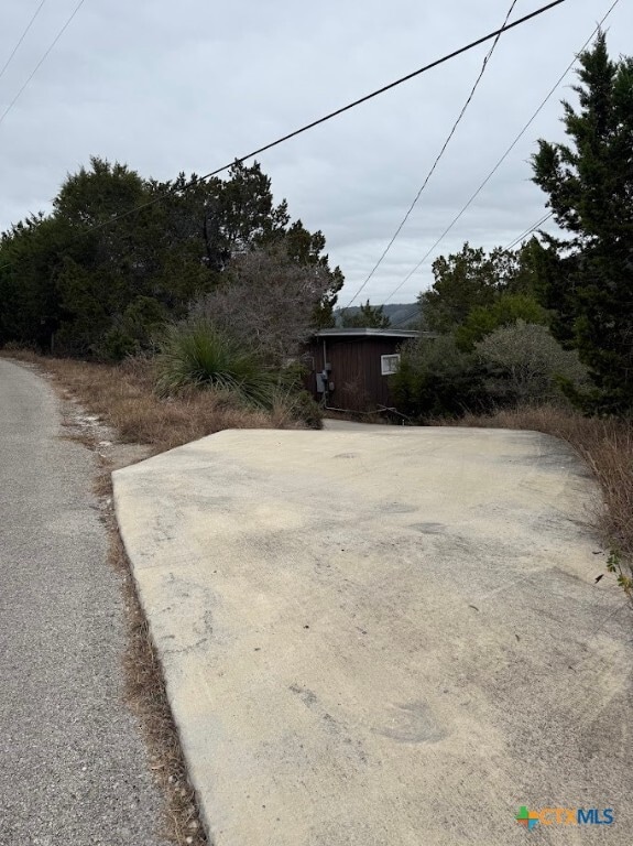 Building Photo - 827 Contour Dr